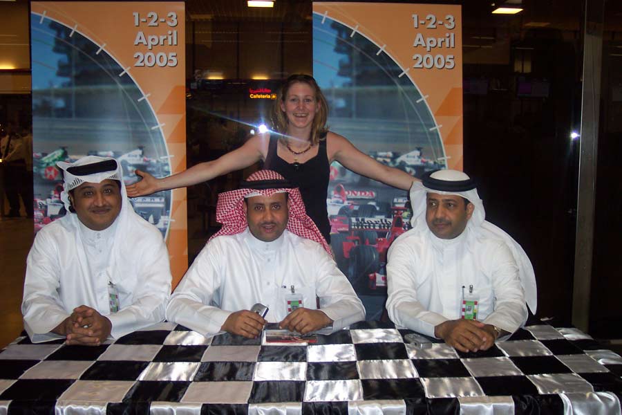 international tätig