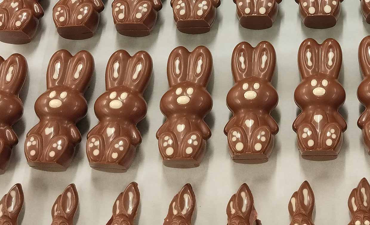 Schokohasen warten auf Ostern